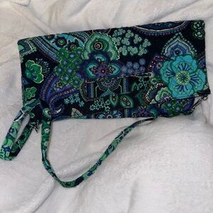 Vera Bradley, like new hand, body and crossbody bag